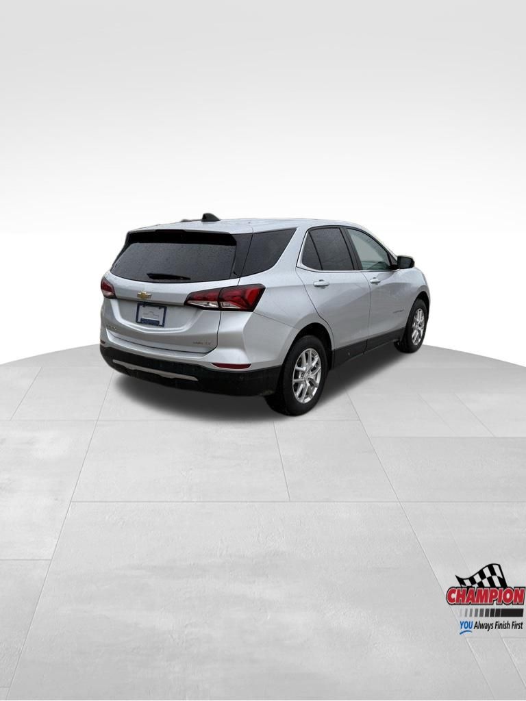 2022 Chevrolet Equinox LT photo 3