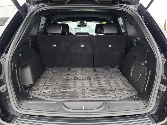 2021 Jeep Grand Cherokee Laredo X photo 2