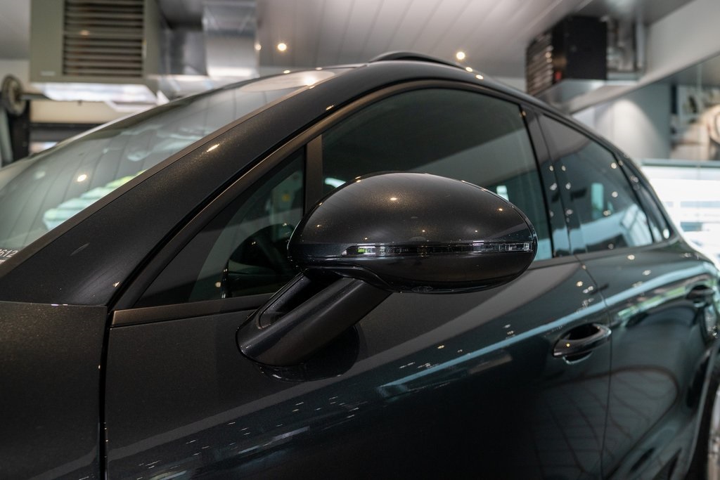 2025 Porsche Macan Base photo 13