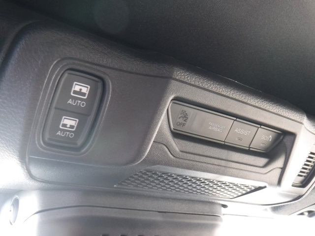 2025 Jeep Wrangler Sahara photo 27