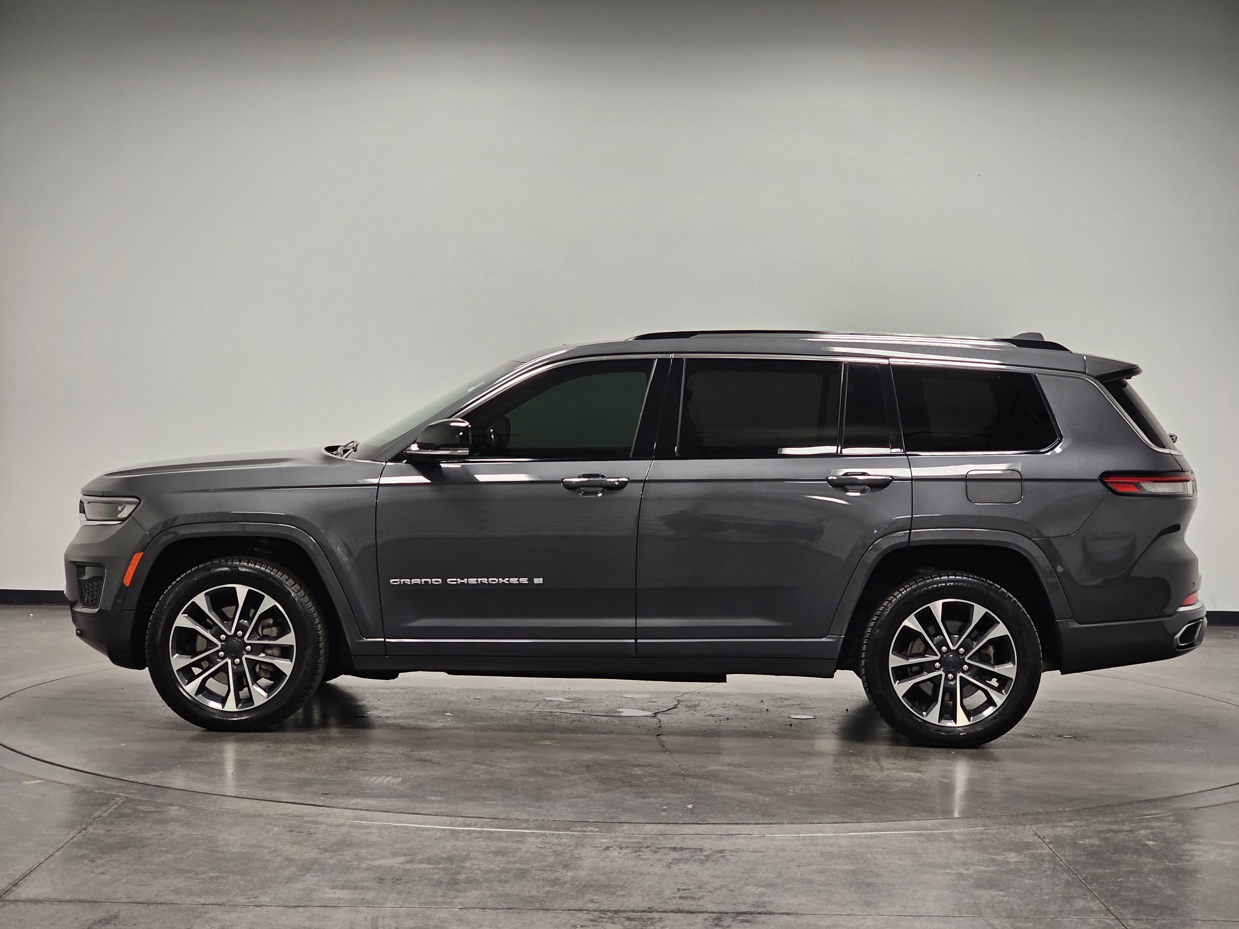 2021 Jeep Grand Cherokee Overland photo 3