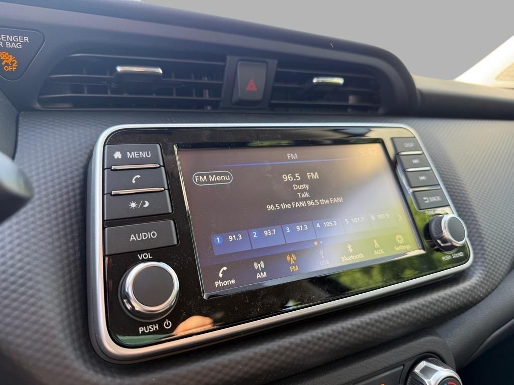 2025 Nissan Kicks Play S photo 5