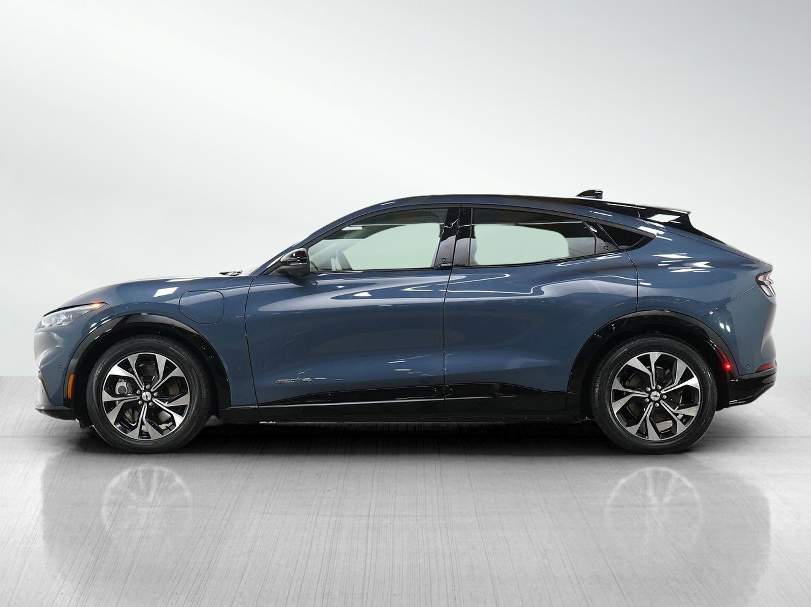 2021 Ford Mustang Mach-E Premium photo 2