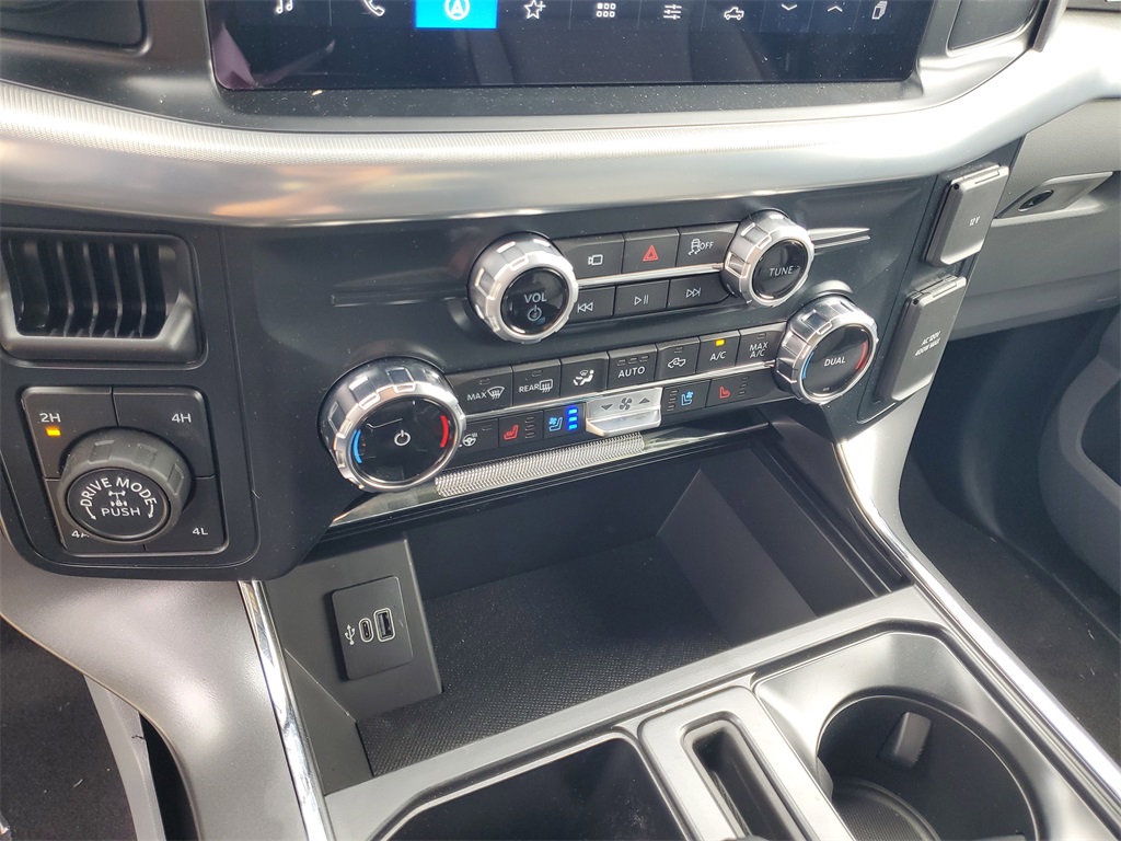 2025 Ford F-150 Lariat photo 18
