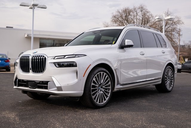 2024 BMW X7 40i's photo