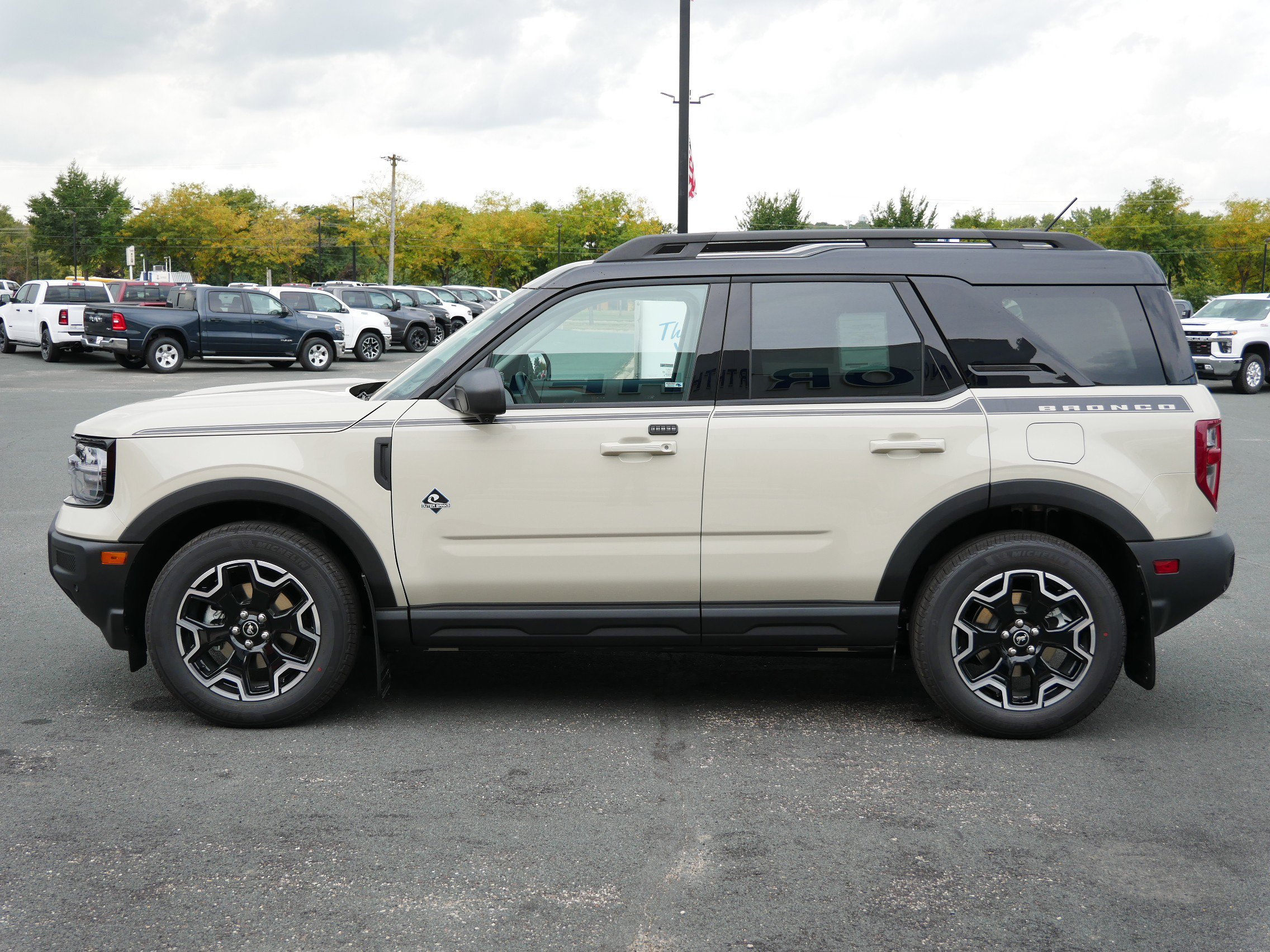 2025 Ford Bronco Sport Outer Banks photo 2