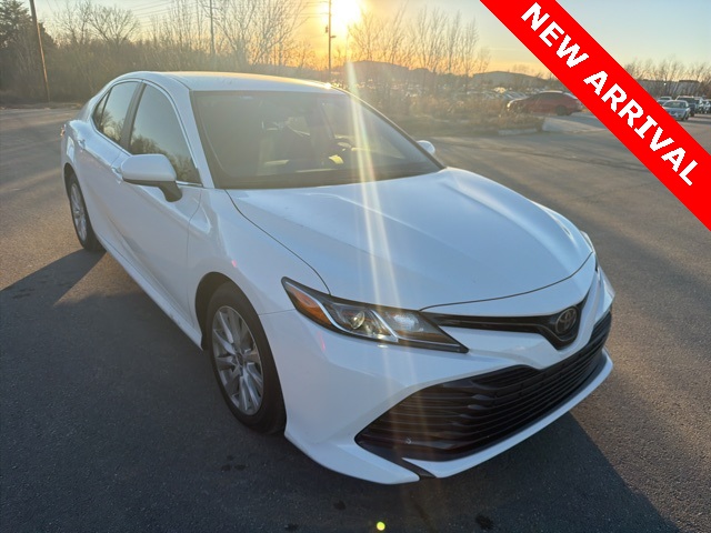 2020 Toyota Camry LE's photo