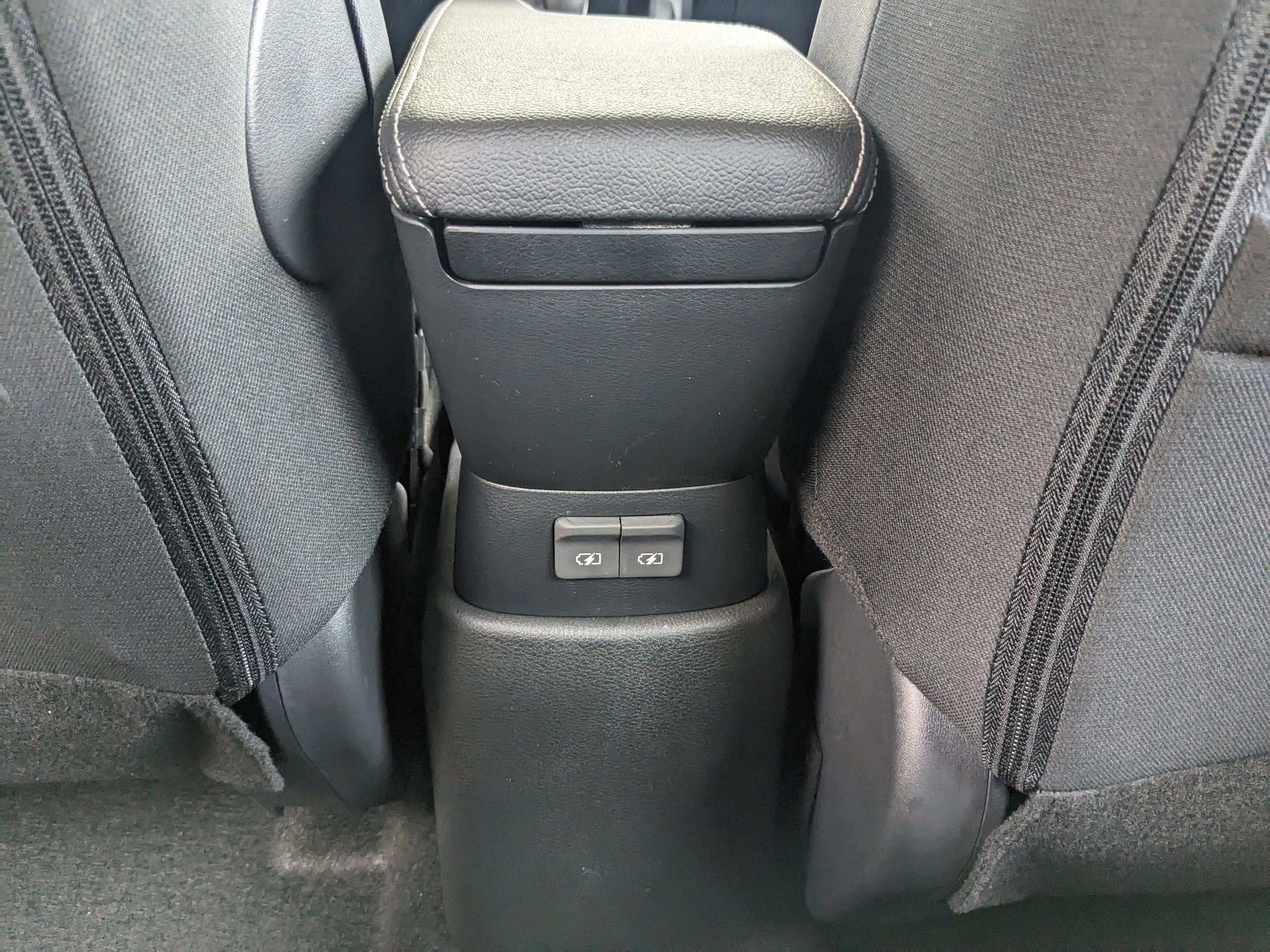 2025 Nissan Kicks Play S photo 6