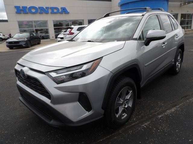 2023 Toyota RAV4 Hybrid XLE photo 3