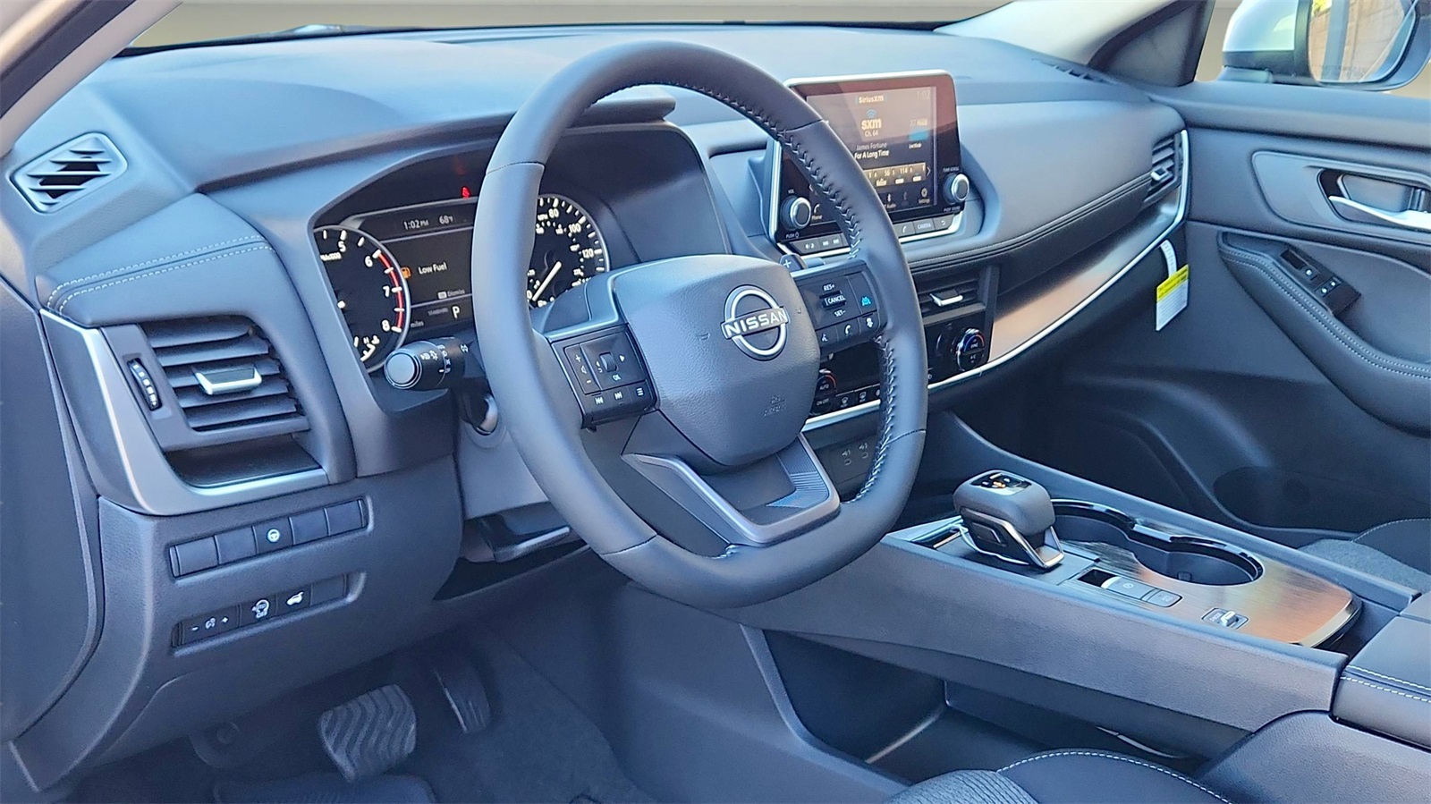 2025 Nissan Rogue SV photo 7