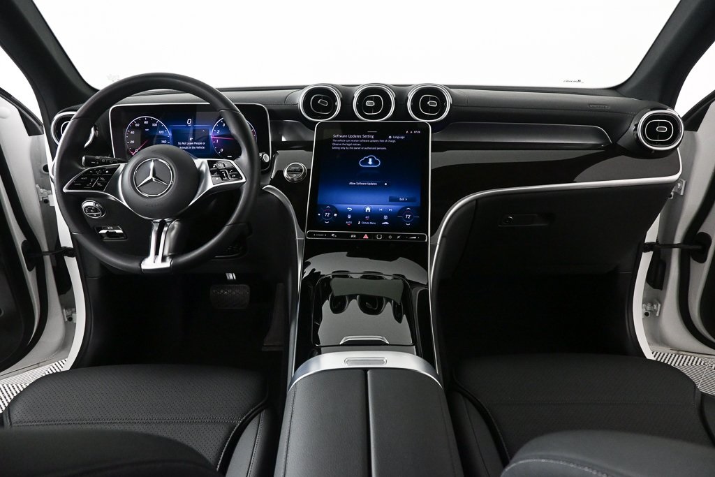 2025 Mercedes Benz GLC 300 photo 16