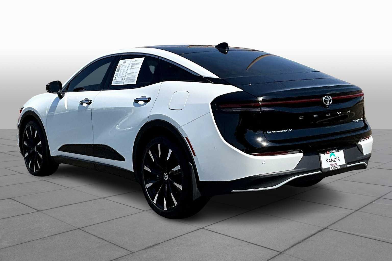 2025 Toyota Crown Platinum photo 10