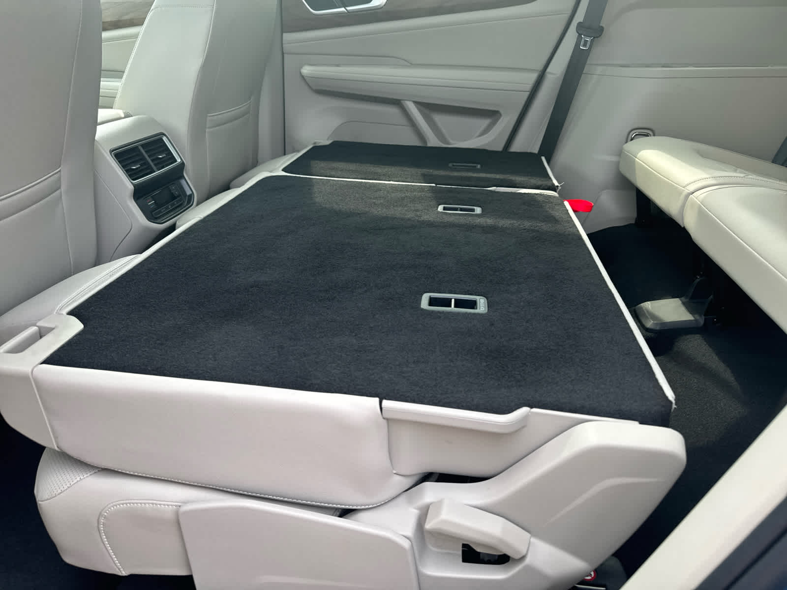 2025 Volkswagen Atlas SE Technology photo 11