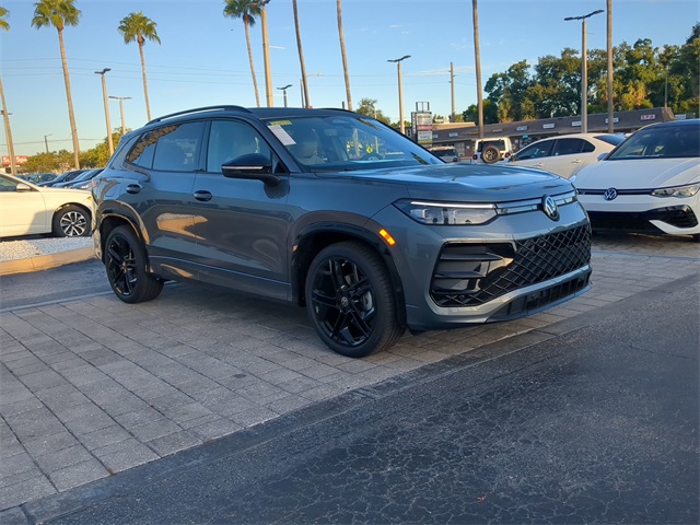 2025 Volkswagen Tiguan SE R-Line Black photo 2