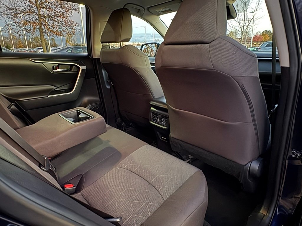 2021 Toyota RAV4 XLE photo 27