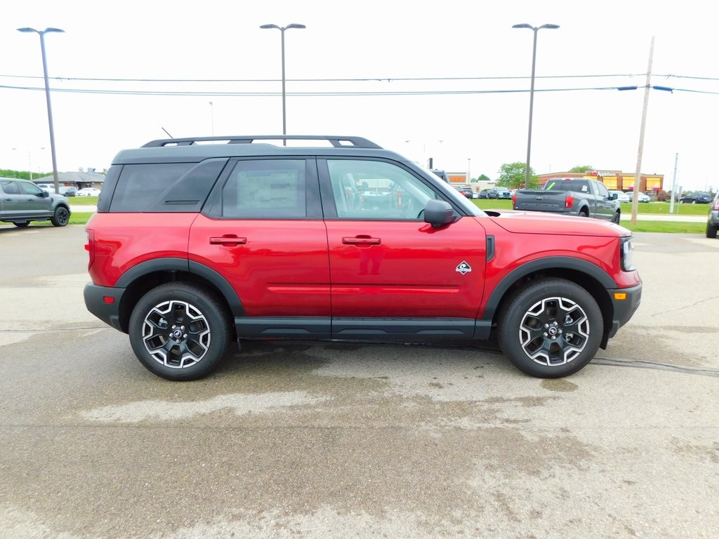 2025 Ford Bronco Sport Outer Banks photo 2
