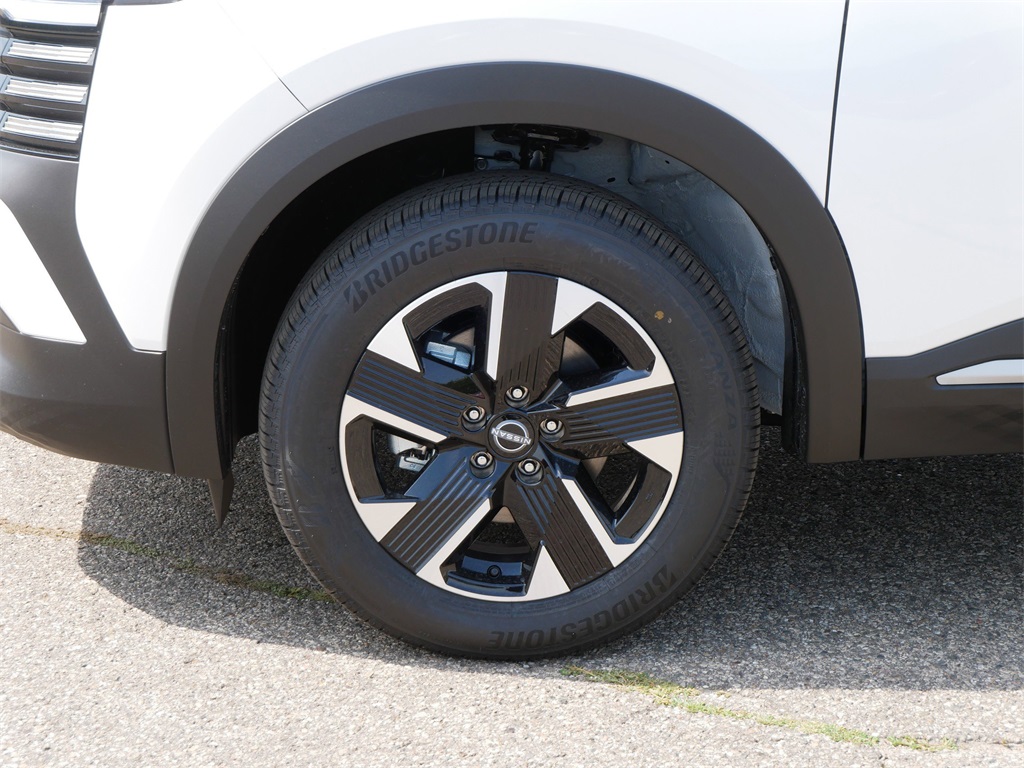 2025 Nissan Kicks SV photo 2