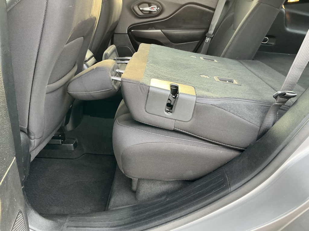 2019 Jeep Cherokee Latitude photo 32