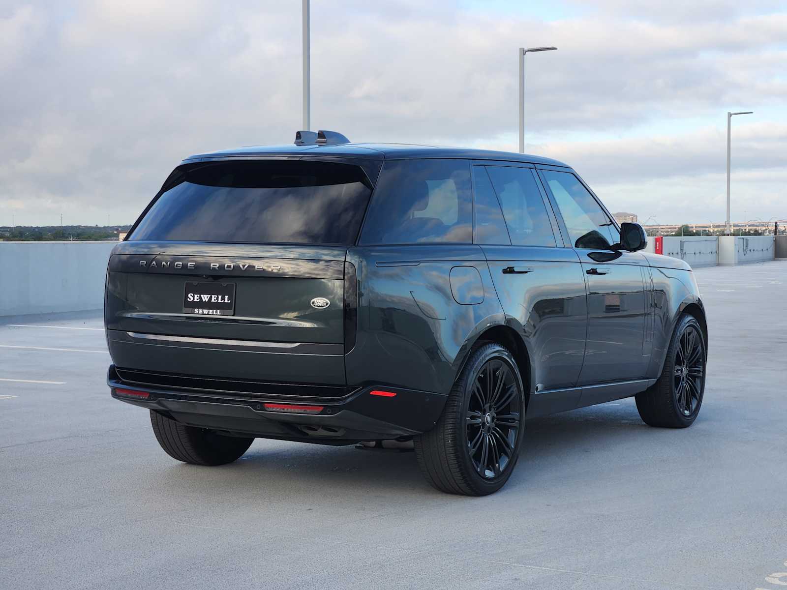 2023 Land Rover Range Rover SE photo 5