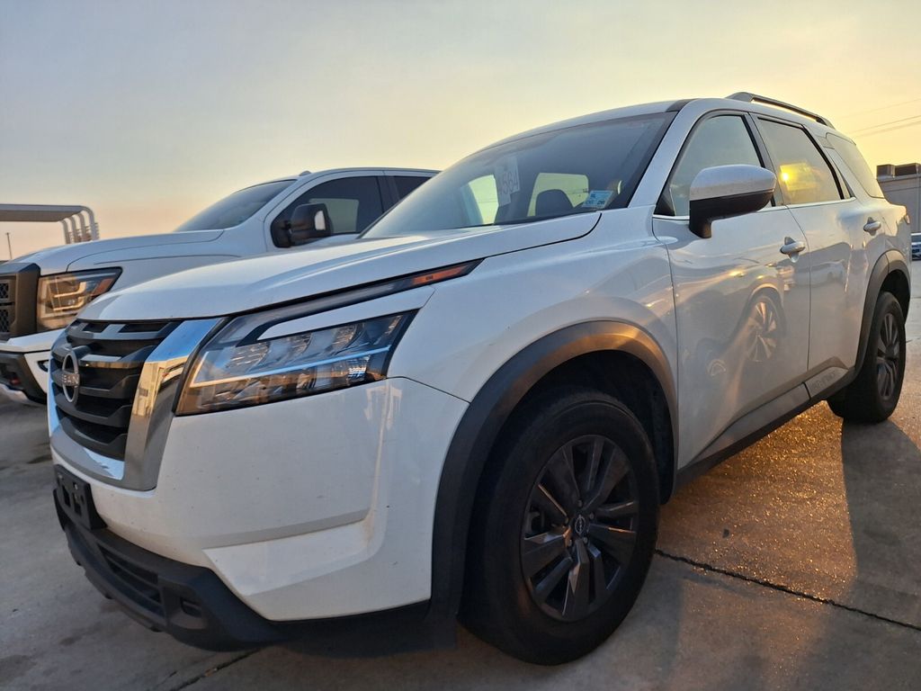2022 Nissan Pathfinder SV
