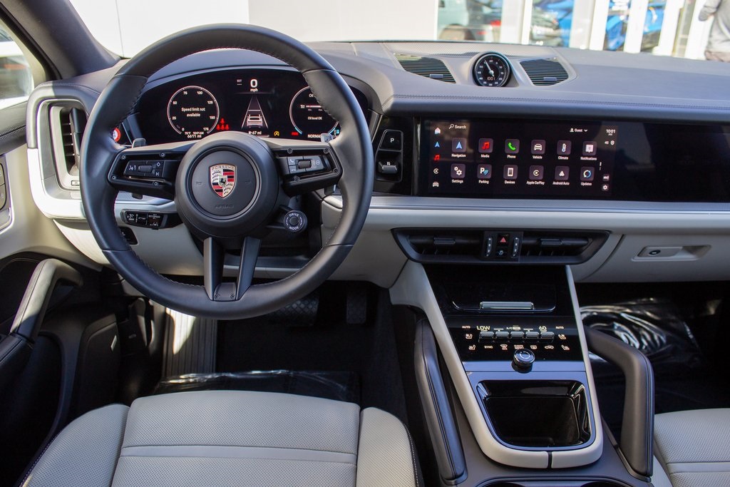 2024 Porsche Cayenne Coupe Base photo 13