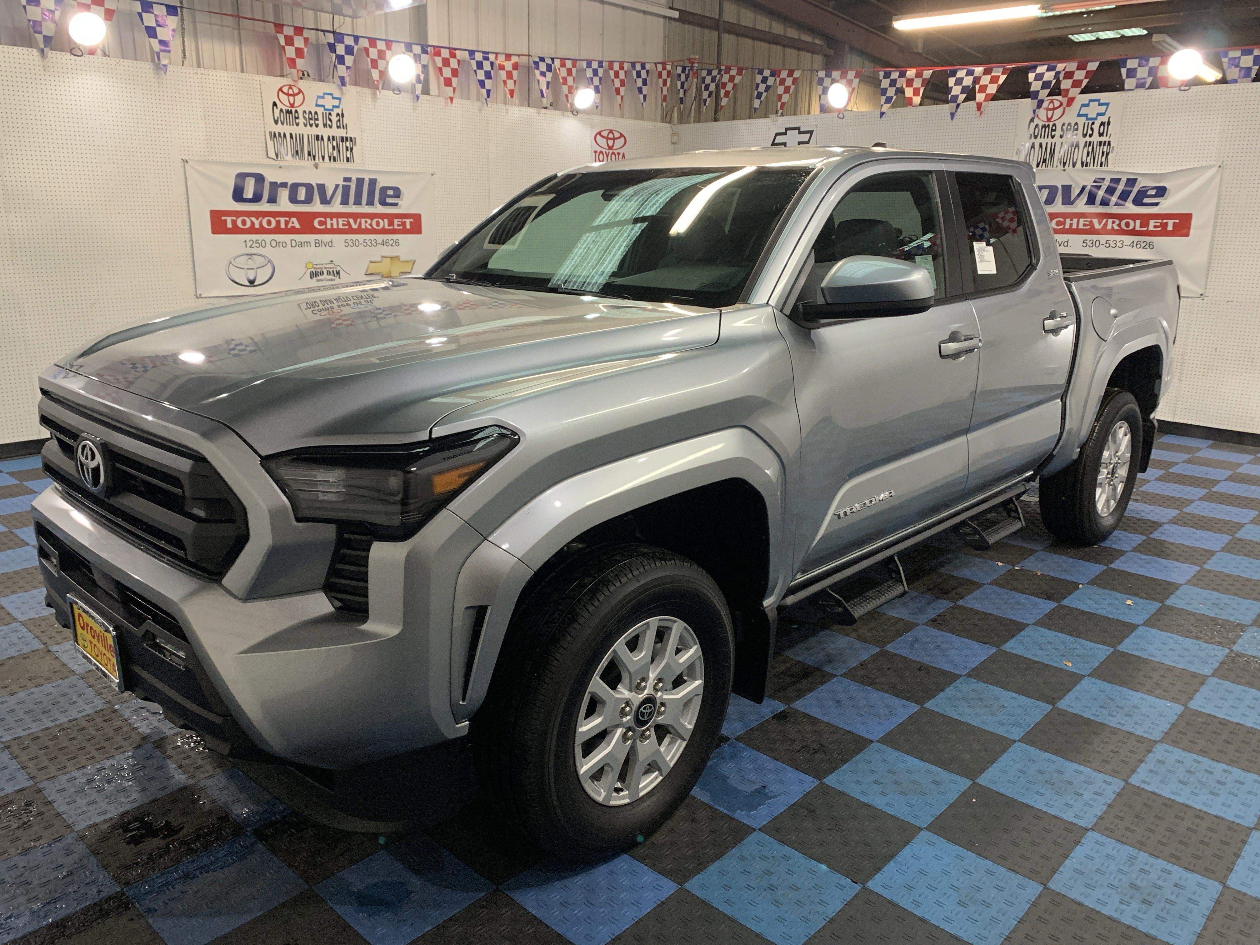 2025 Toyota Tacoma SR5's photo