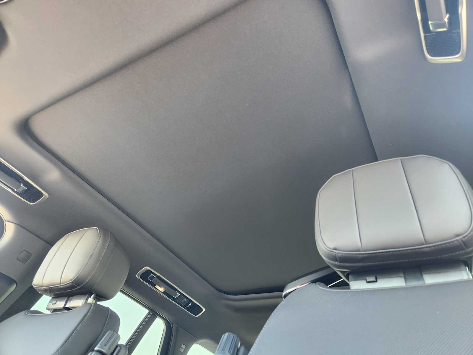 2025 Land Rover Range Rover SE photo 21