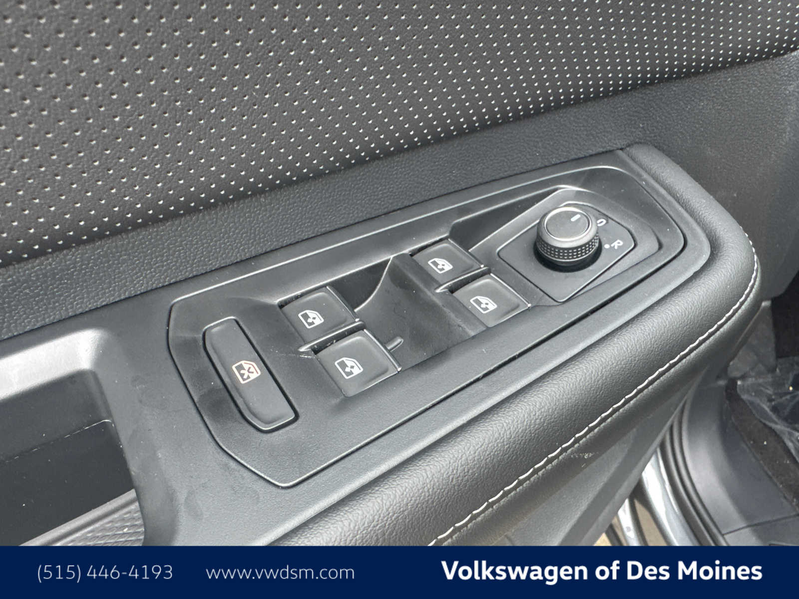2025 Volkswagen Atlas SE Technology photo 21
