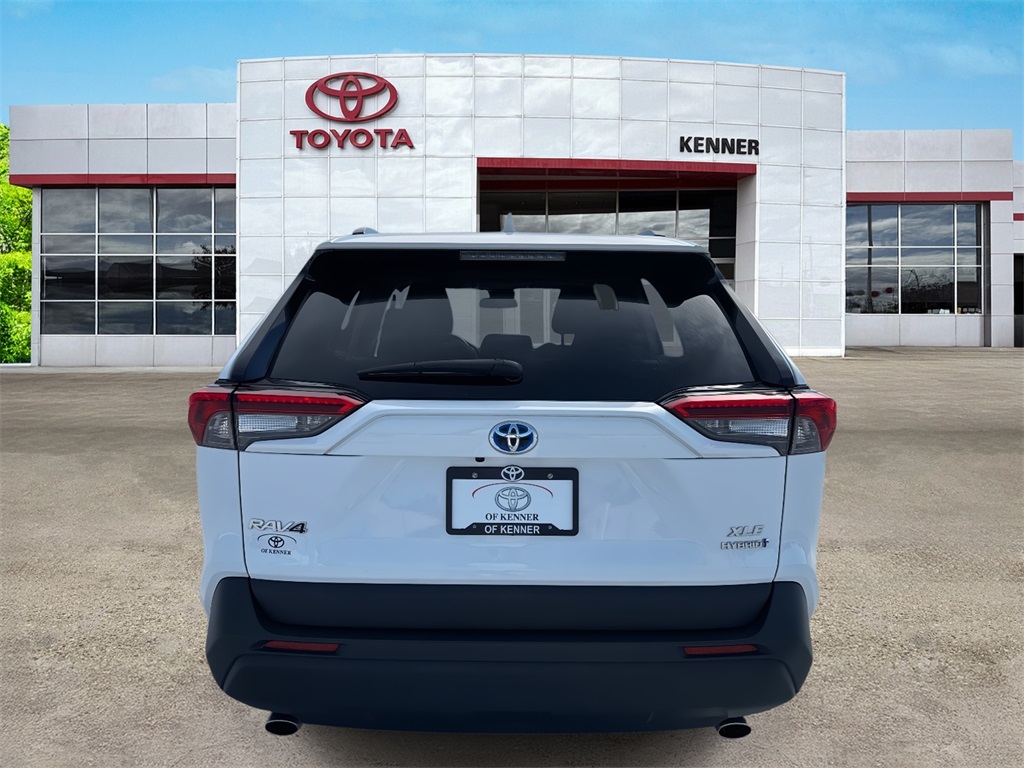 2022 Toyota RAV4 Hybrid XLE photo 4