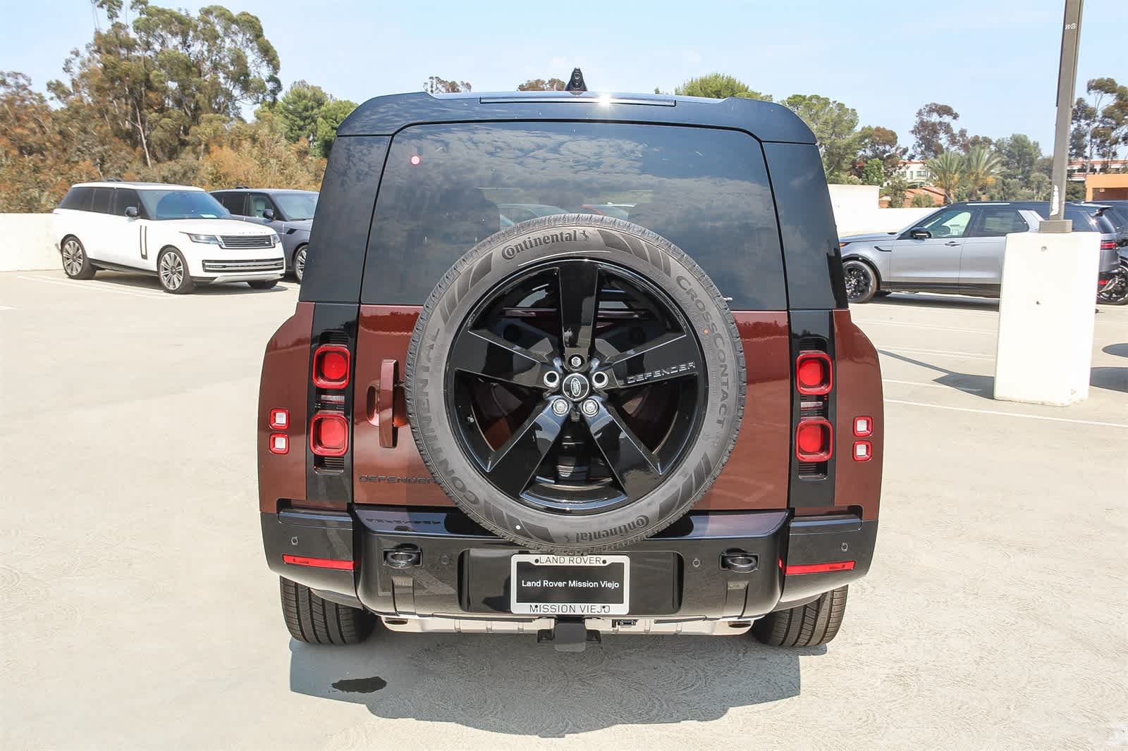 2025 Land Rover Defender 130 X-Dynamic SE photo 5