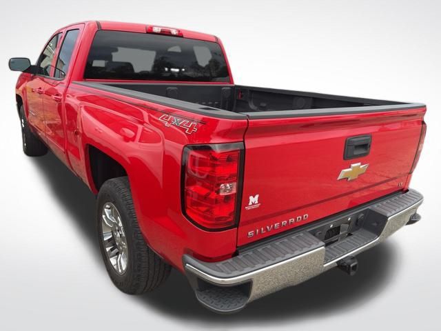 2017 Chevrolet Silverado 1500 LT photo 2