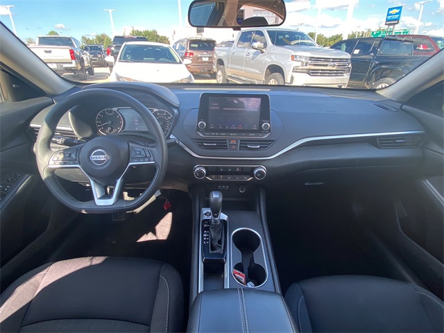 2022 Nissan Altima SV photo 18