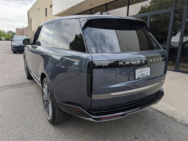 2025 Land Rover Range Rover SE photo 4
