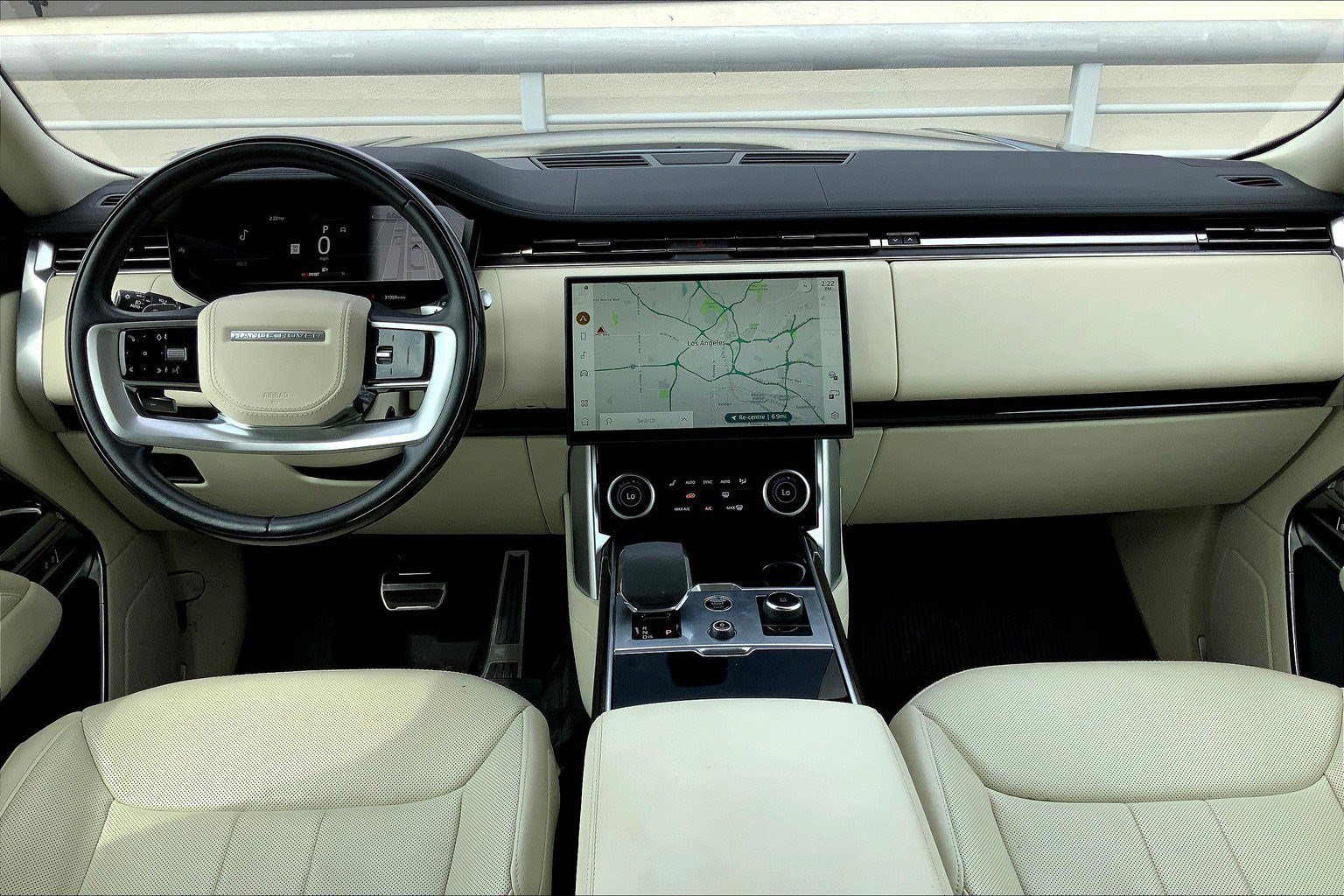 2023 Land Rover Range Rover SE photo 26