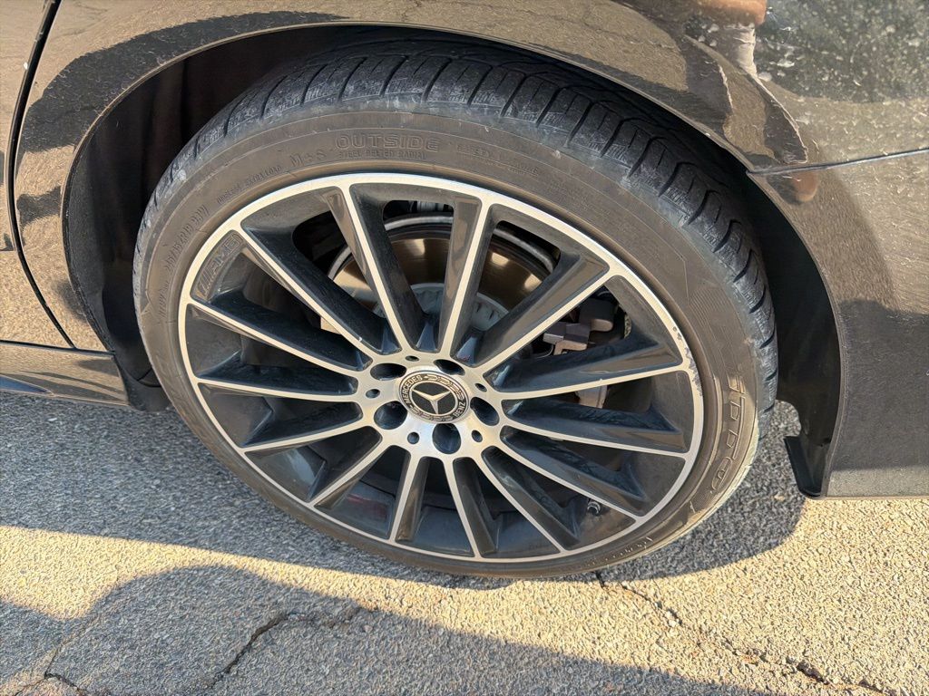 2018 Mercedes Benz C 300 photo 10