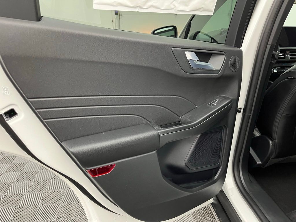 2024 Ford Escape ST-Line Select photo 34