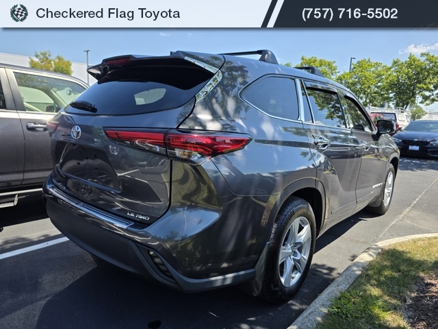 2022 Toyota Highlander LE photo 6
