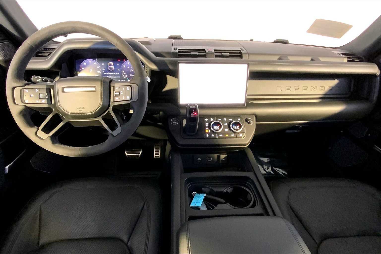 2023 Land Rover Defender V8 photo 14