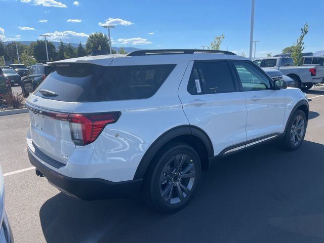 2025 Ford Explorer photo 3