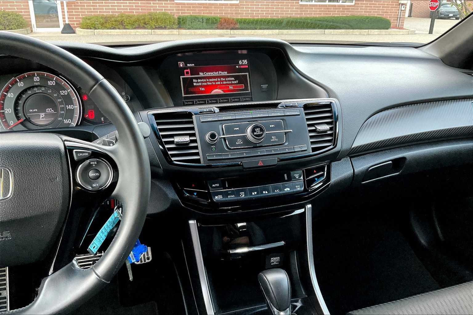 2017 Honda Accord Sport photo 18