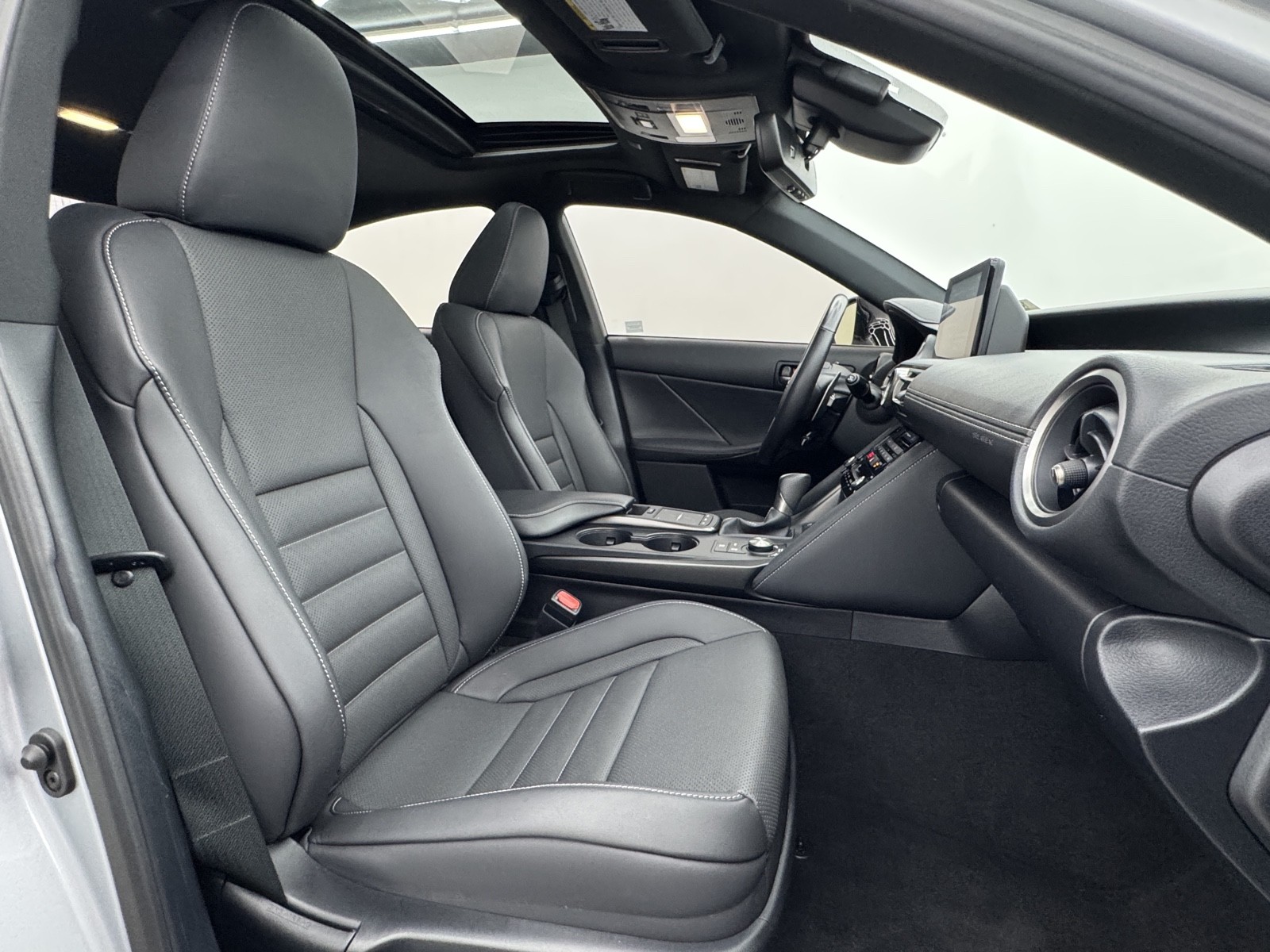 2022 Lexus IS 350 F SPORT photo 12