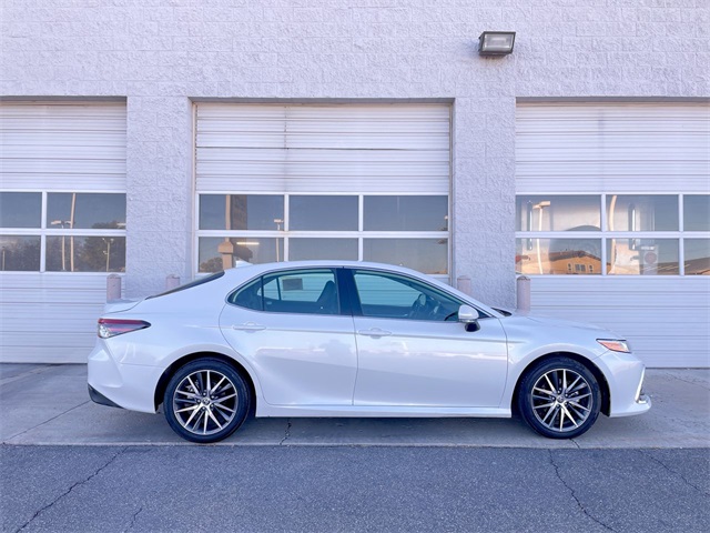 2024 Toyota Camry XLE's photo