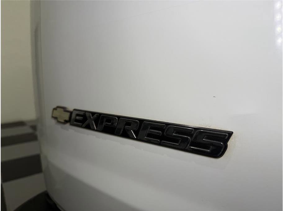 Used 2017 Summit White Chevrolet Van 3D image 14