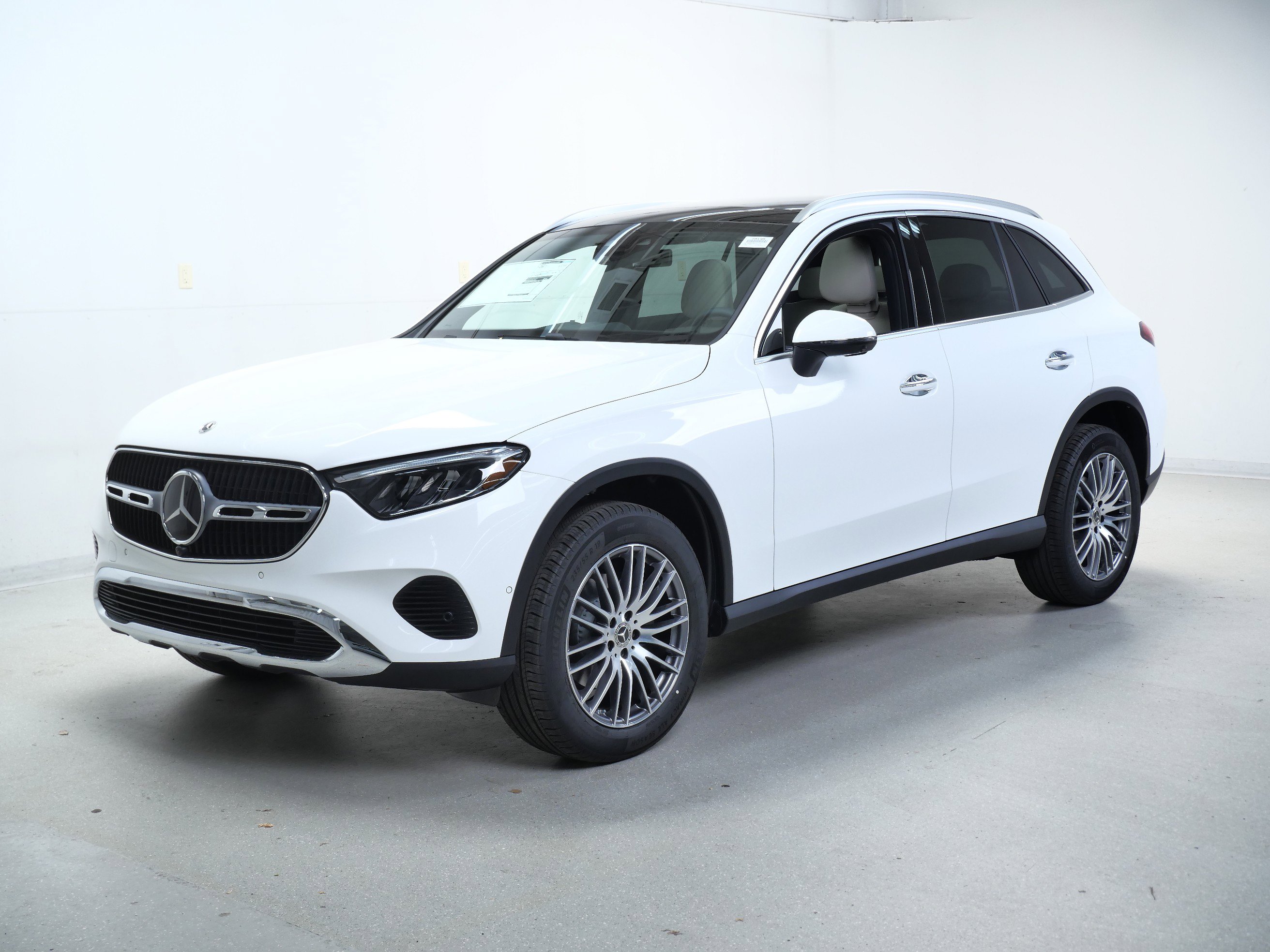 2026 Mercedes Benz GLC 300 4MATIC photo 3
