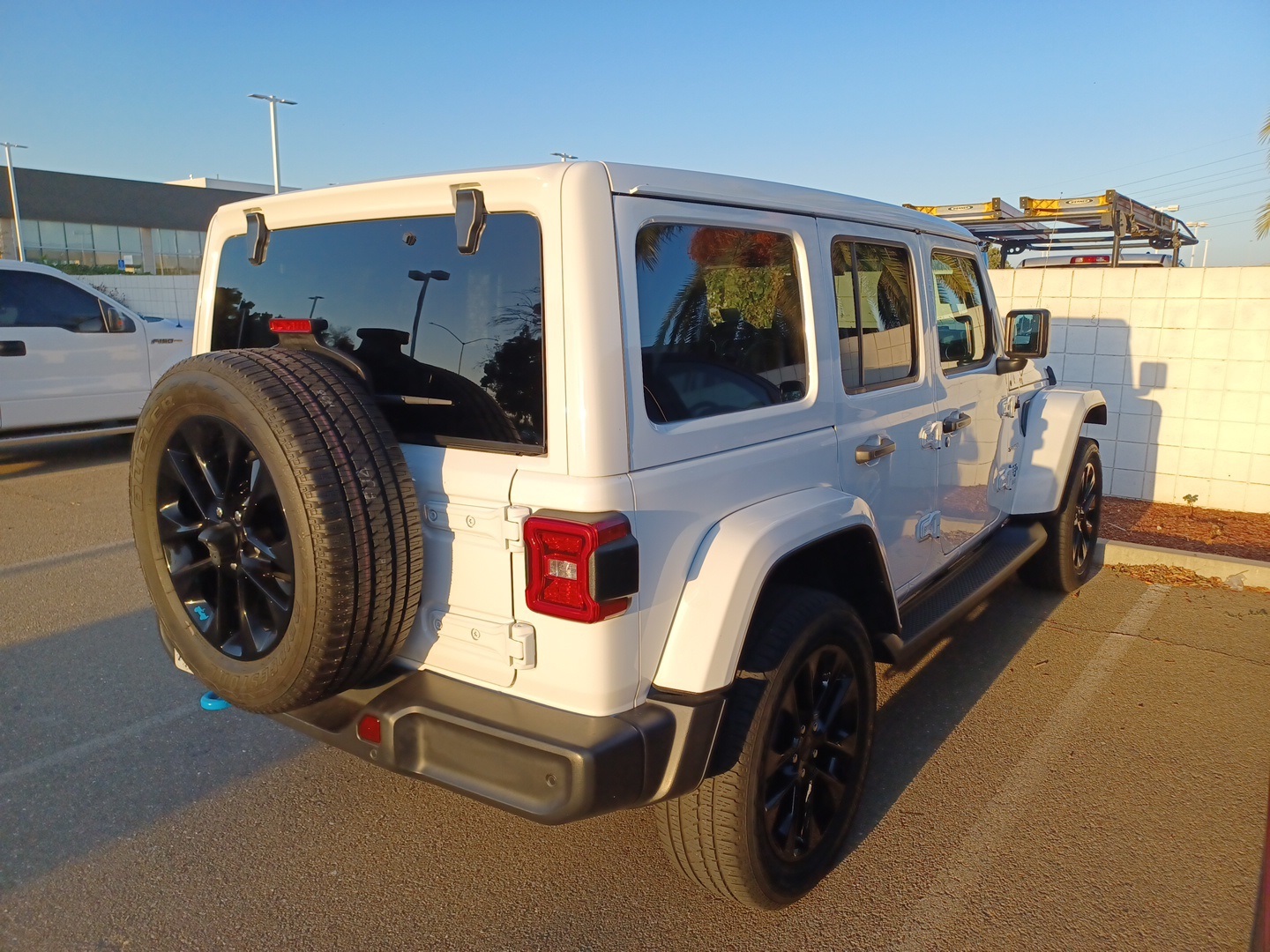 2022 Jeep Wrangler Unlimited Sahara 4xe photo 4