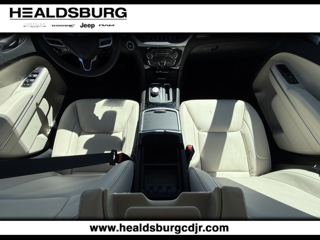 2023 Chrysler 300 Touring photo 18