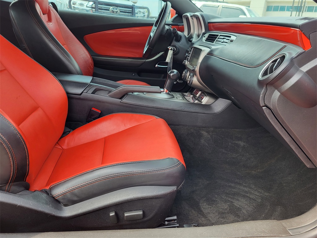 2013 Chevrolet Camaro 2LT photo 19