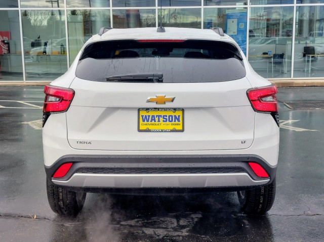 2025 Chevrolet Trax LT photo 5