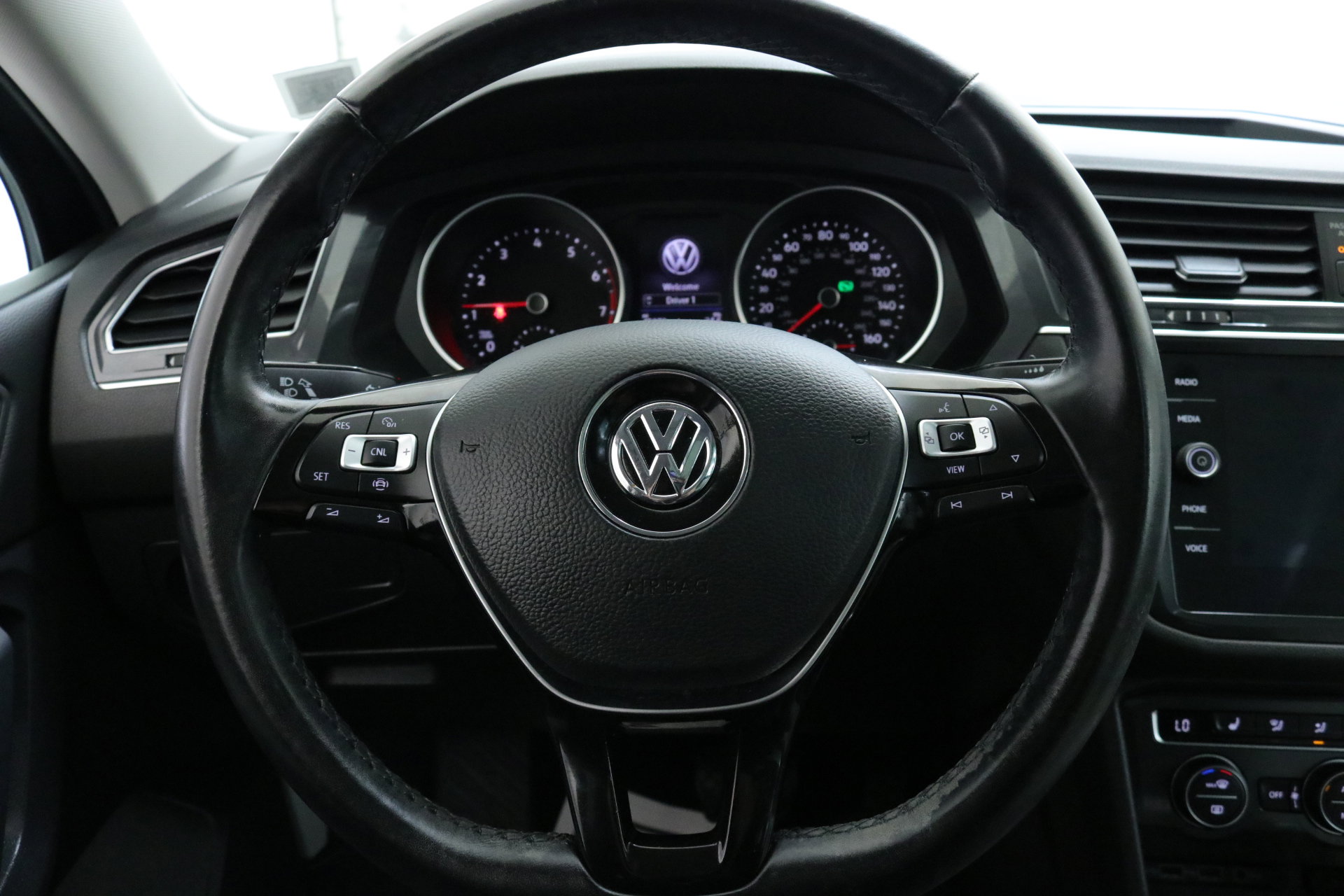 2019 Volkswagen Tiguan SEL R-Line photo 12