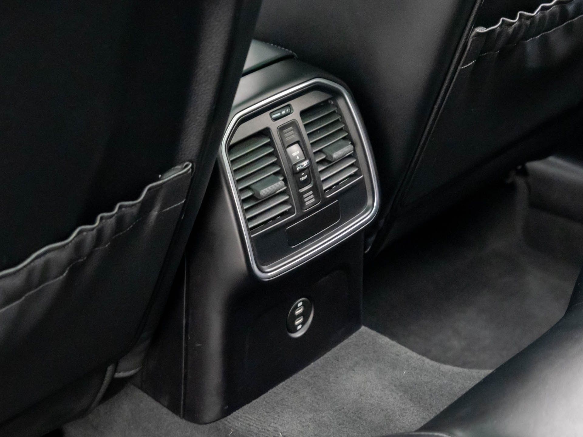 2021 Porsche Macan Base photo 18